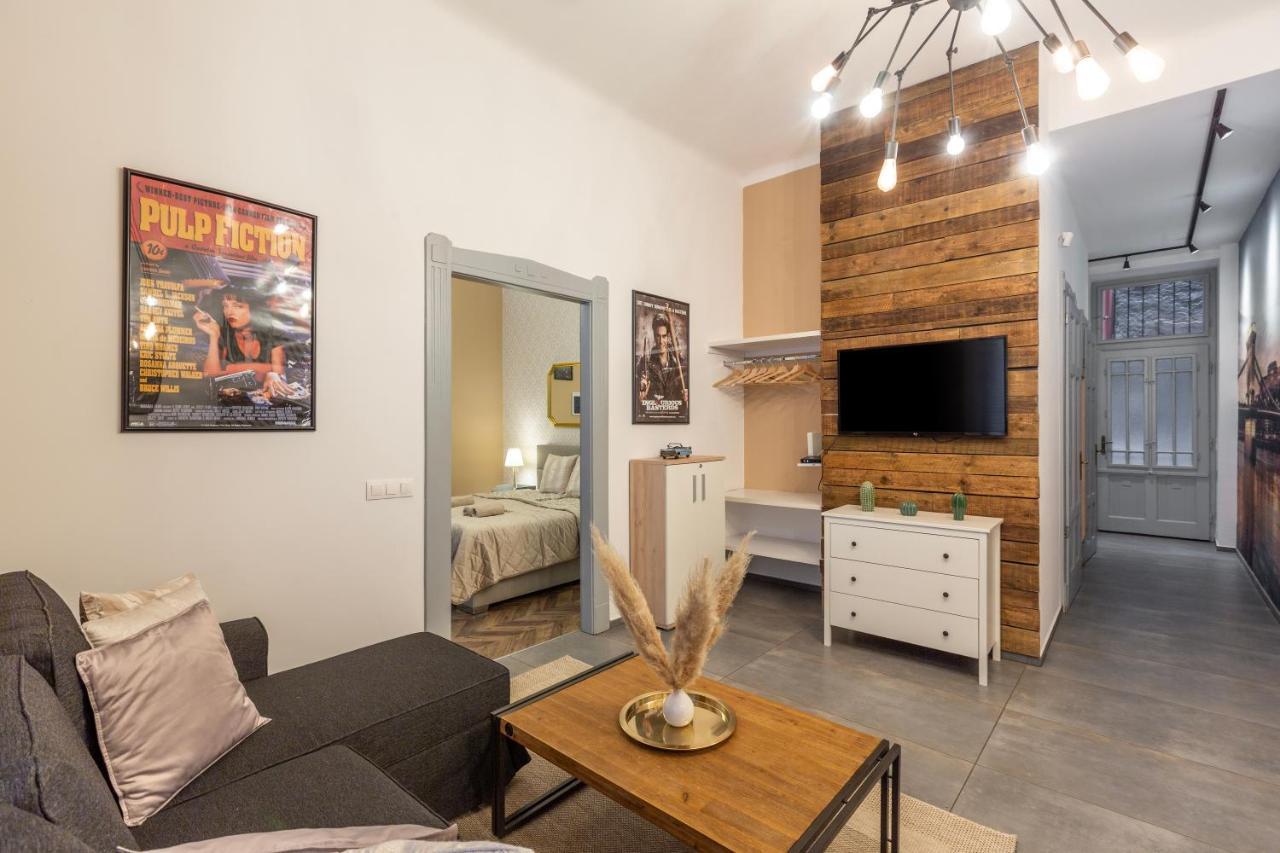 Central Quentin Home With Sauna Next To The New York Cafe — Photos 3